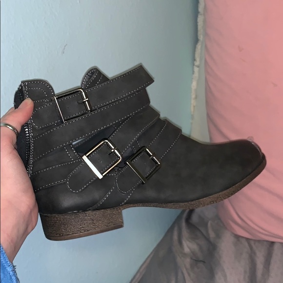 Justfab ‘Kaia’ booties - Picture 1 of 4
